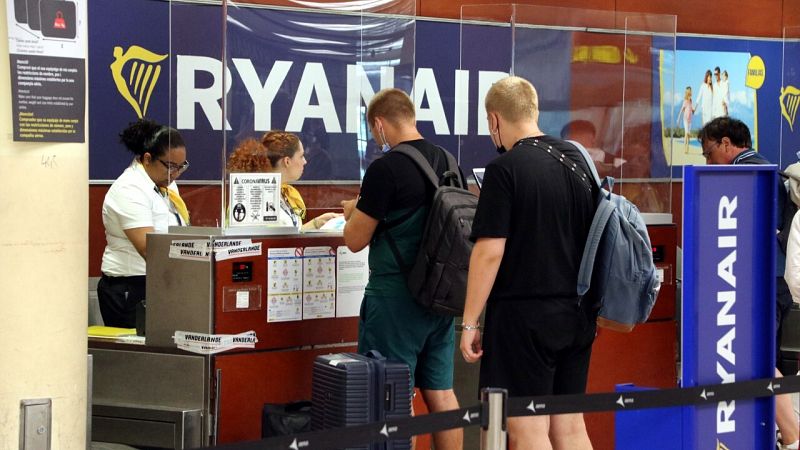 Vuit vols de Ryanair cancel·lats al Prat per la vaga dels tripulants de cabina