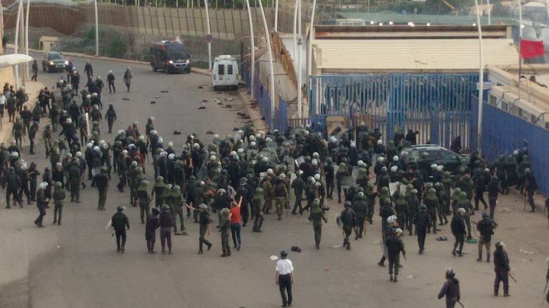 Marruecos condena a once meses de prisin a 33 migrantes por intentar saltar la valla de Melilla en junio