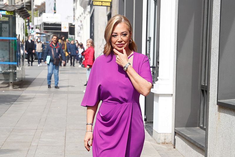 Belen Esteban: su foto más surrealista con Rosalía y Pedro Almodóvar