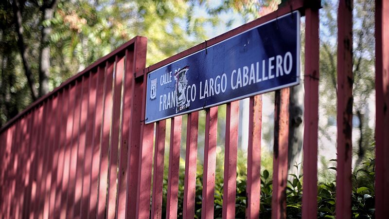 Un juez ordena a Madrid reponer la placa de Largo Caballero y anula la retirada de su nombre del callejero