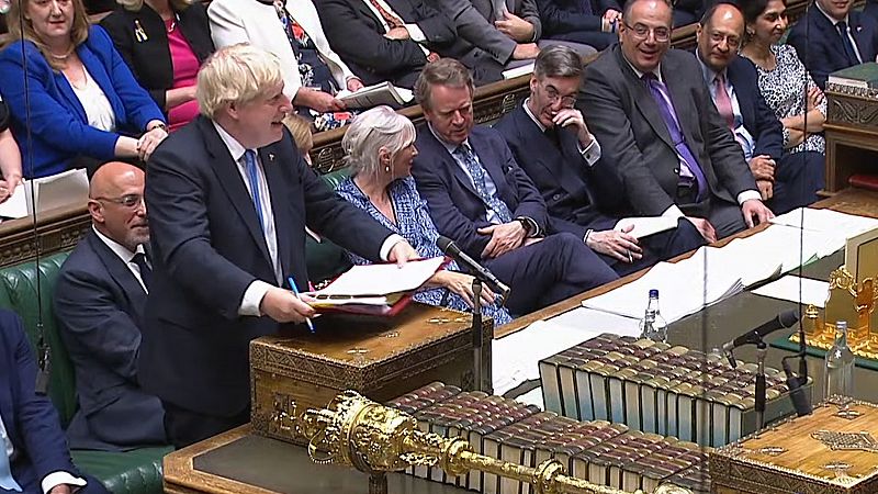 Johnson se despide del Parlamento británico con un "hasta la vista, baby"