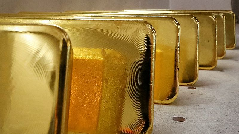 La UE veta la importacion de oro ruso y congela los activos del principal banco del país
