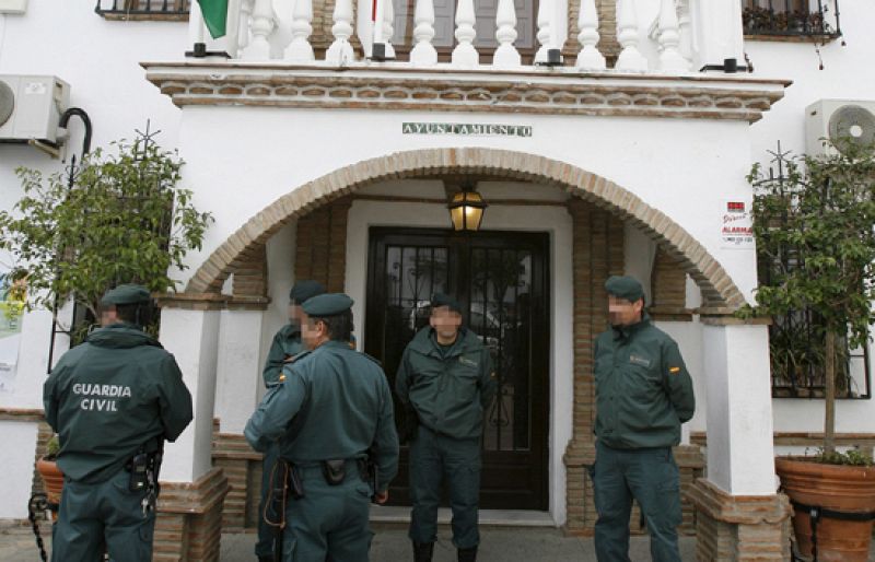 Detenidos el alcalde de la localidad malagueña de Alcaucín y otras 12 personas por corrupción