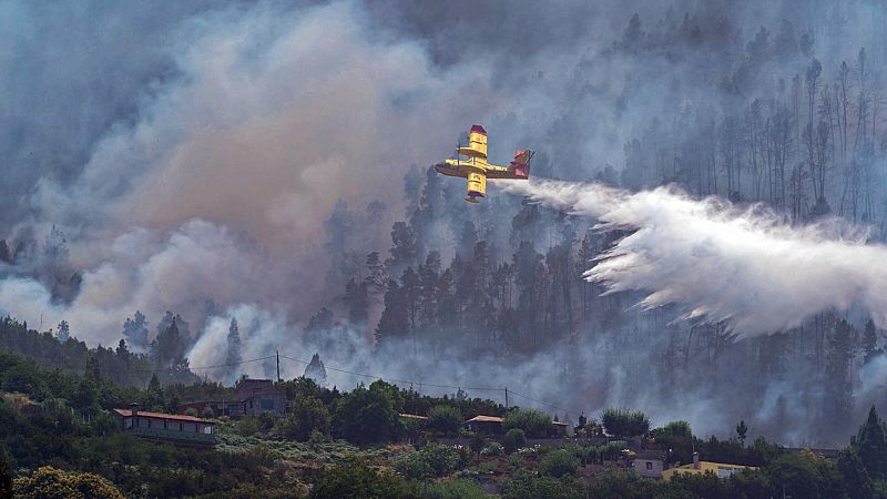 El incendio de Tenerife quema 2.156 hectáreas y obliga a desalojar a cerca de 600 personas