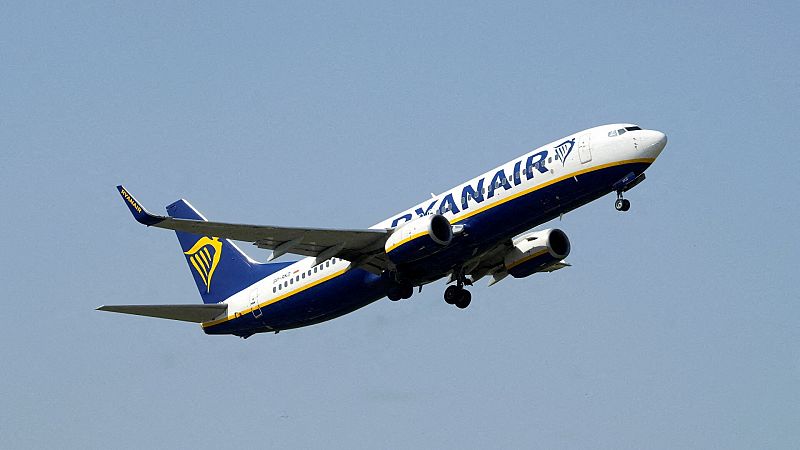 La huelga de tripulantes de Ryanair provoca 11 vuelos cancelados y 227 retrasos este lunes