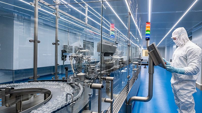 Las claves de la vacuna española de Hipra: más eficaz como refuerzo, más barata y fácil de distribuir