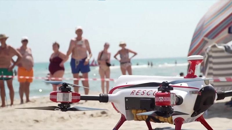 Drones salvavidas para evitar ahogamientos: llegan antes y lanzan un flotador en unos "segundos vitales"