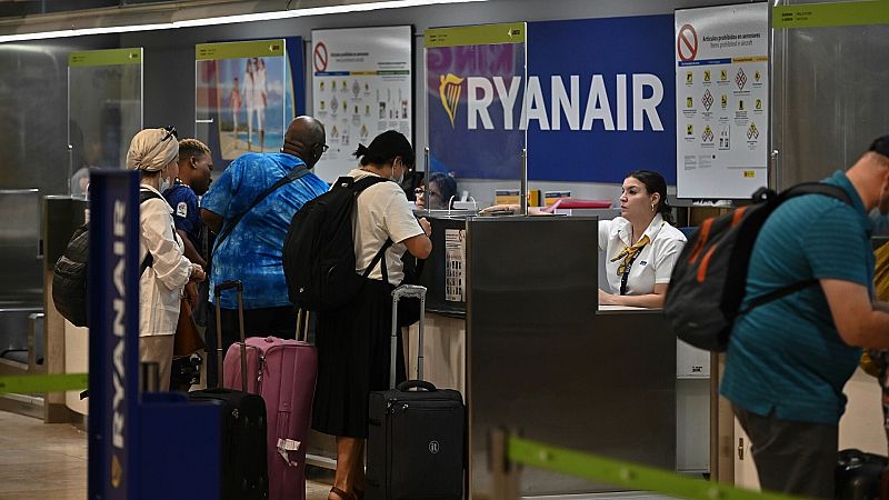Undécima jornada de huelga de tripulantes de Ryanair: nueve vuelos cancelados y 246 retrasos
