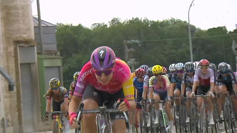 Marlen Reusser se exhibe en una etapa con aire de clásica en el Tour femenino