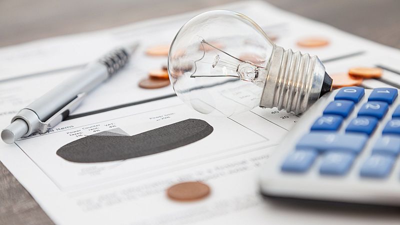 La banca y las energéticas ven "injustificado" el nuevo impuesto y advierten de que perjudicará a la economía