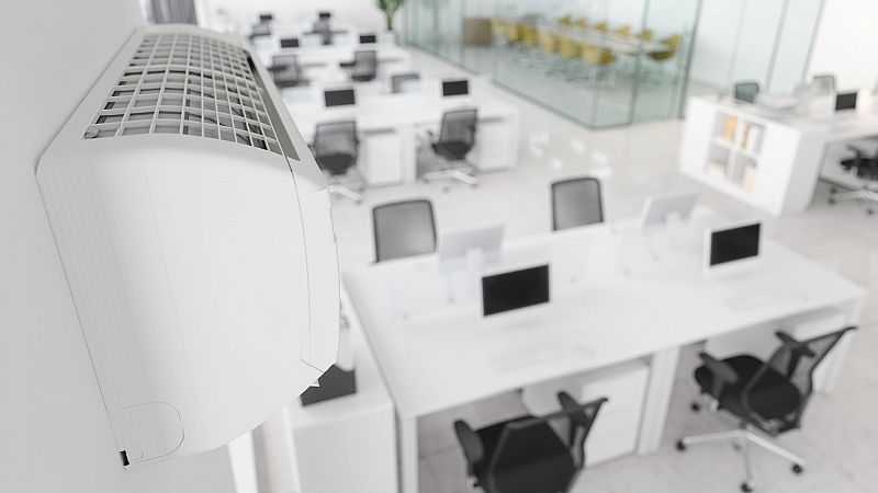 Límites en la temperatura, escaparates apagados y llamamiento al teletrabajo: las medidas para ahorrar energía