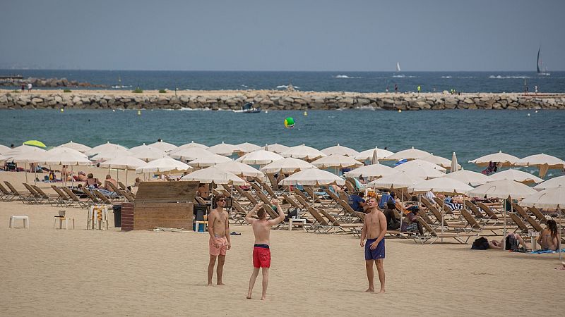 España recibe 7,5 millones de turistas en junio, el triple que en 2021, y el gasto se dispara hasta casi 9.000 millones