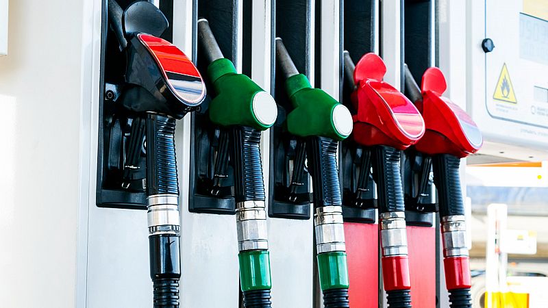 La gasolina y el diésel vuelven a caer en pleno mes de agosto