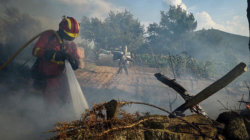 El incendio intencionado de Verín, perimetrado y sin peligro para los vecinos tras arrasar 600 hectáreas