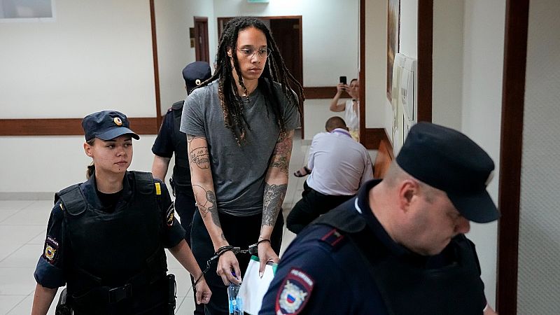 Rusia condena a nueve años a la jugadora de baloncesto de EE.UU. Brittney Griner por introducir drogas
