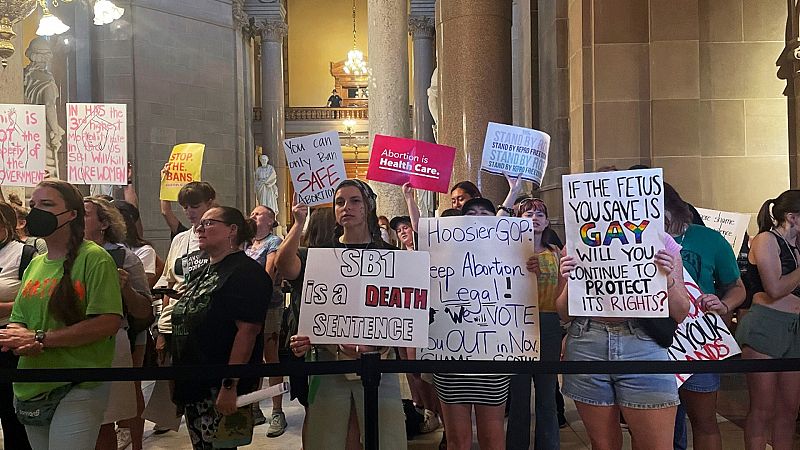 Indiana, el primer estado en restringir el aborto tras la anulación del histórico fallo 'Roe versus Wade'