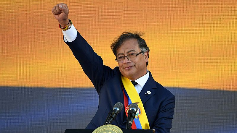 Gustavo Petro jura como presidente de Colombia y culmina el cambio político del país