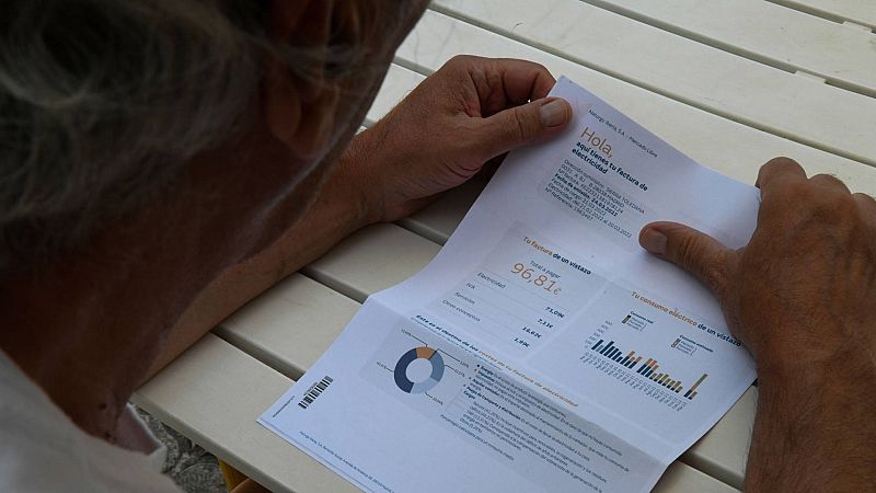 La excepción ibérica aprueba tras dos meses en vigor: el tope al gas contiene un 15% el precio de la luz