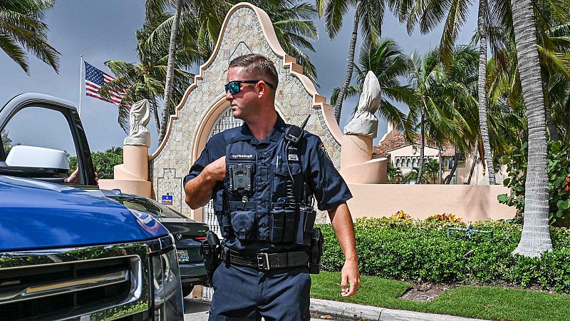El FBI registra la residencia de Trump en Florida en busca de documentos oficiales
