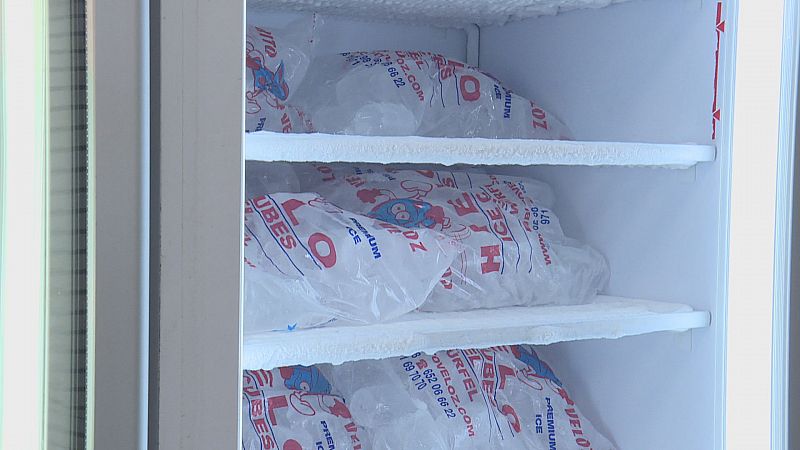 La manca de gel buida alguns supermercats i provoca problemes d'abastiment a la restauració