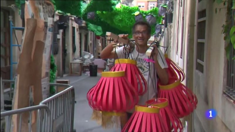 Els carrers de Gràcia escalfen motors: els veïns ja tenen quasi a punt la decoració