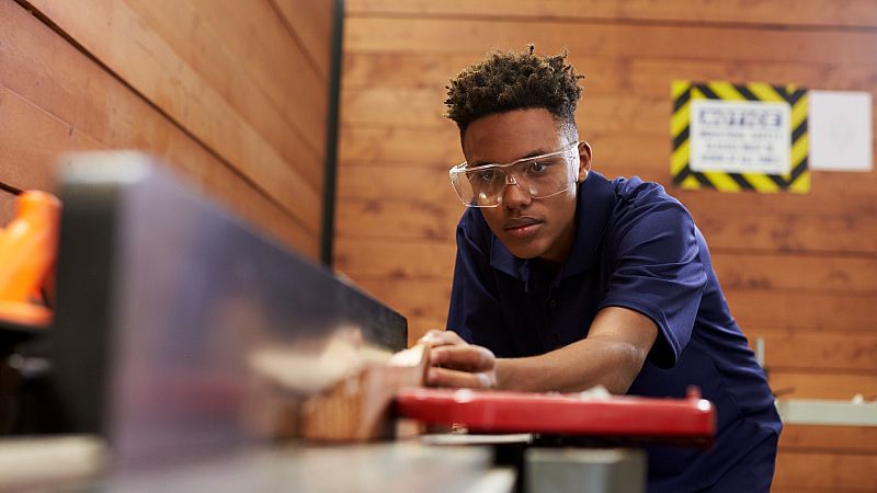 Este año habrá seis millones más de jóvenes parados en el mundo que antes de la pandemia, según la OIT