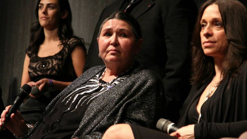 Los Oscar se disculpan con la indígena que recogió el premio de Marlon Brando en 1973