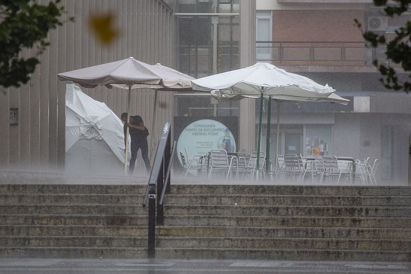 Alerta por lluvia, tormentas y grandes olas en seis comunidades del norte peninsular