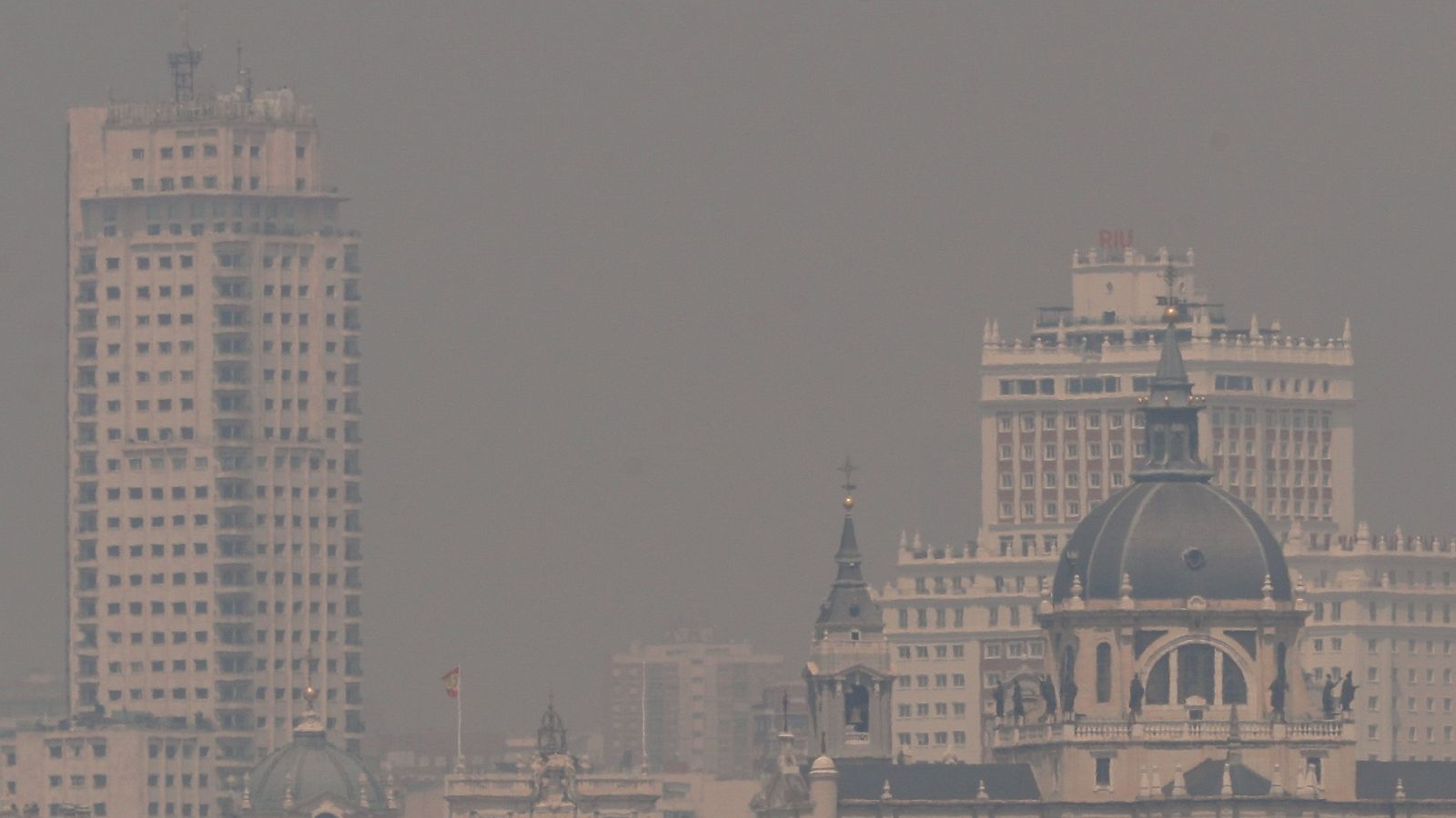 El humo de un incendio en Portugal alcanza Madrid, Toledo y Ávila