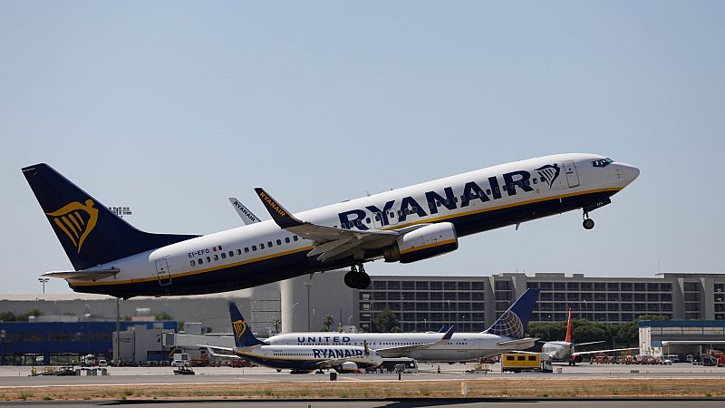 La última de las cuatro jornadas de huelga de Ryanair esta semana deja 310 retrasos y ninguna cancelación