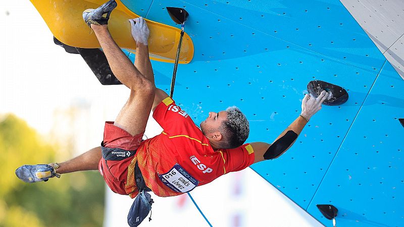 Alberto Ginés, medalla de bronce en la combinada de boulder y dificultad