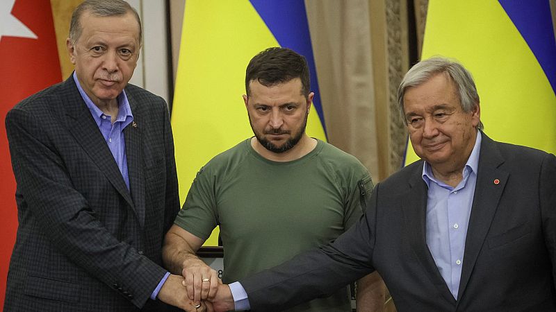 Guterres pide desmilitarizar la central nuclear de Zaporiyia tras reunirse con Zelenski y Erdogan en Leópolis
