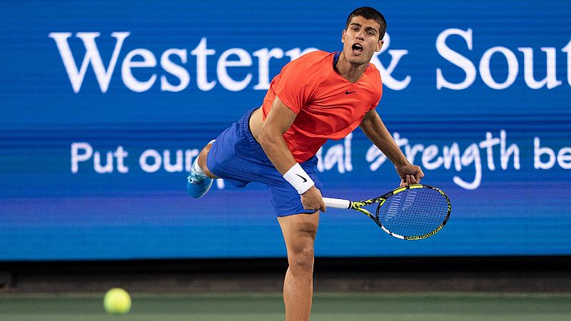 Carlos Alcaraz supera a Cilic y avanza a cuartos en Cincinnati