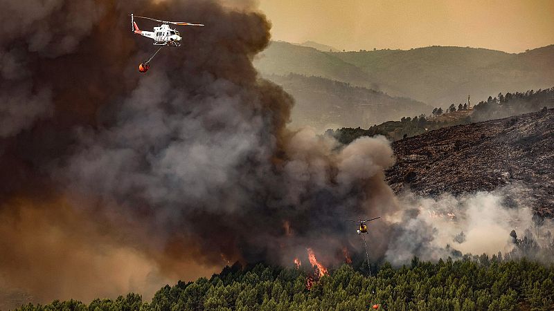 El incendio de Bejís sigue activo, tras calcinar 20.000 hectáreas, con dos focos virulentos