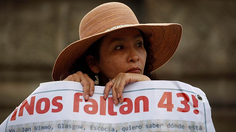 López Obrador afirma que el caso de los 43 estudiantes desaparecidos de Ayotzinapa "no está cerrado"