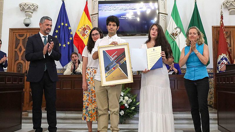 Rota nombra a Almudena Grandes Hija Adoptiva