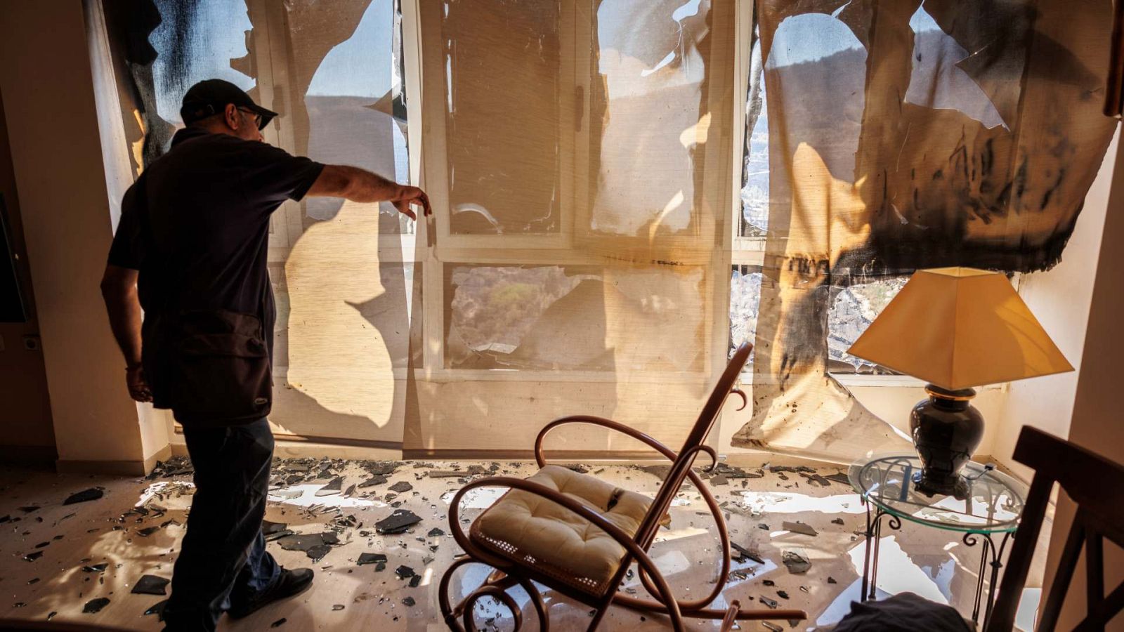 Los vecinos del incendio de Bejís vuelven a casa entre el alivio y la desolación | Ver