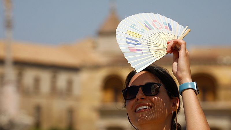 Las temperaturas suben este lunes en la mitad sur peninsular y Canarias, con 13 provincias en riesgo por calor