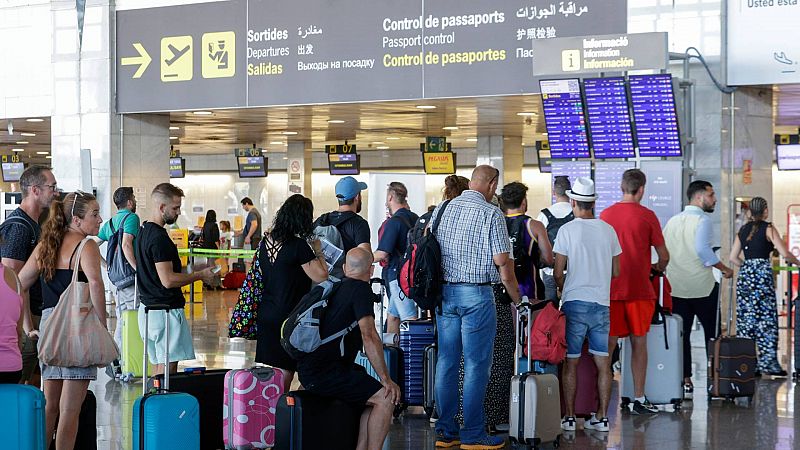 Los aeropuertos, ante la tormenta perfecta: falta de personal, huelgas y costes disparados