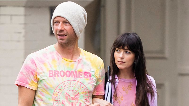 Chris Martin (Coldplay) y Dakota Johnson, así empezó su relación de amor fuera de los focos