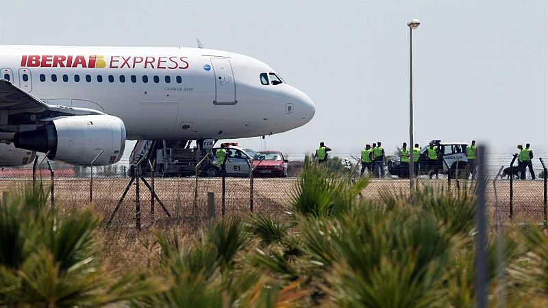 Iberia Express cancela 92 vuelos por la huelga de tripulantes que comienza el domingo, según el sindicato USO