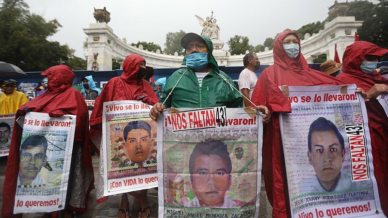 México asegura que un coronel ordenó matar a seis de los estudiantes de Ayotzinapa días después de desaparecer