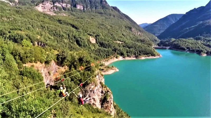 �Vuela en la tirolina doble m�s alta de Europa! �Sabes d�nde est�?