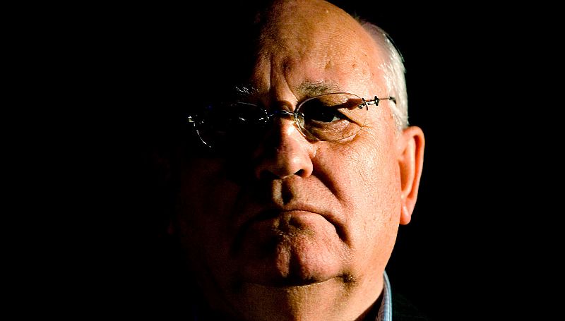 El grupo Locomía dedicó una canción a Mijaíl Gorbachov, y este es el motivo