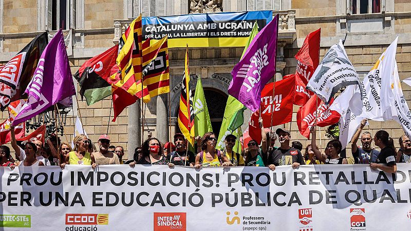 Acord entre Educació i els sindicats: es desconvoquen les vagues i es redueix una hora lectiva als docents