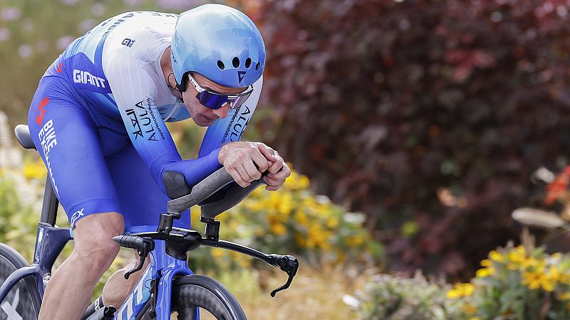 Simon Yates causa baja por COVID y el aumento de casos hace tambalearse a La Vuelta