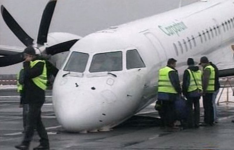 Salen ilesos los 51 pasajeros de un avión tras un aterrizaje forzoso en Rumanía