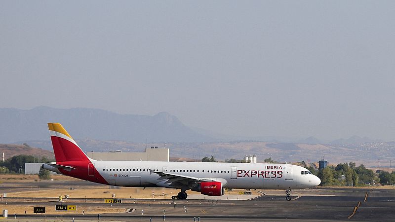 Iberia Express cancela seis vuelos en el octavo día de la huelga de los tripulantes de cabina