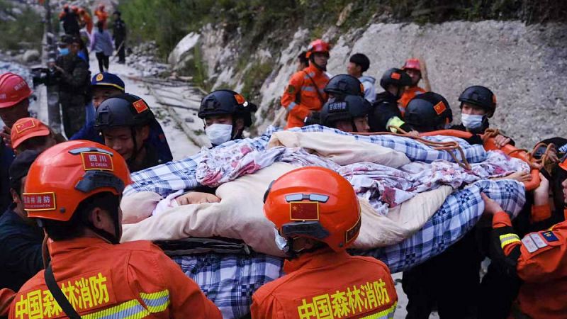 Aumentan a 65 los muertos en un terremoto de magnitud 6,8 en el centro de China