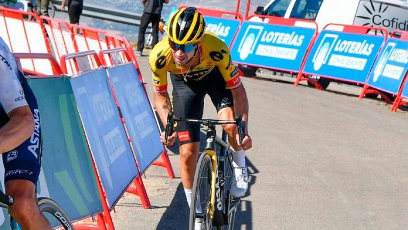 Roglic abandona La Vuelta tras la cada en la etapa 16